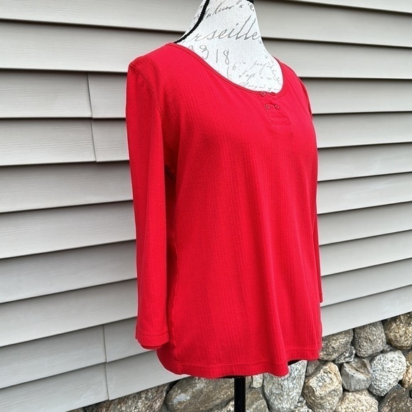 JANE & BLEECKER NEW YORK Ribbed 3/4 Sleeve Henley Tee - Red - Picture 2 of 9